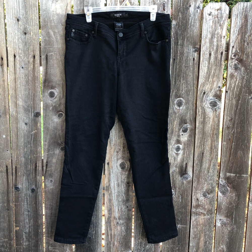 Torrid • Black skinny jeans